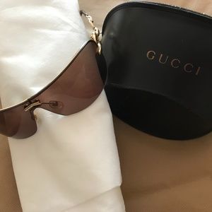 Gucci Women sunglasses and case